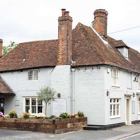 The White Horse Hotel ฟาเวอร์แชม ภายนอก รูปภาพ