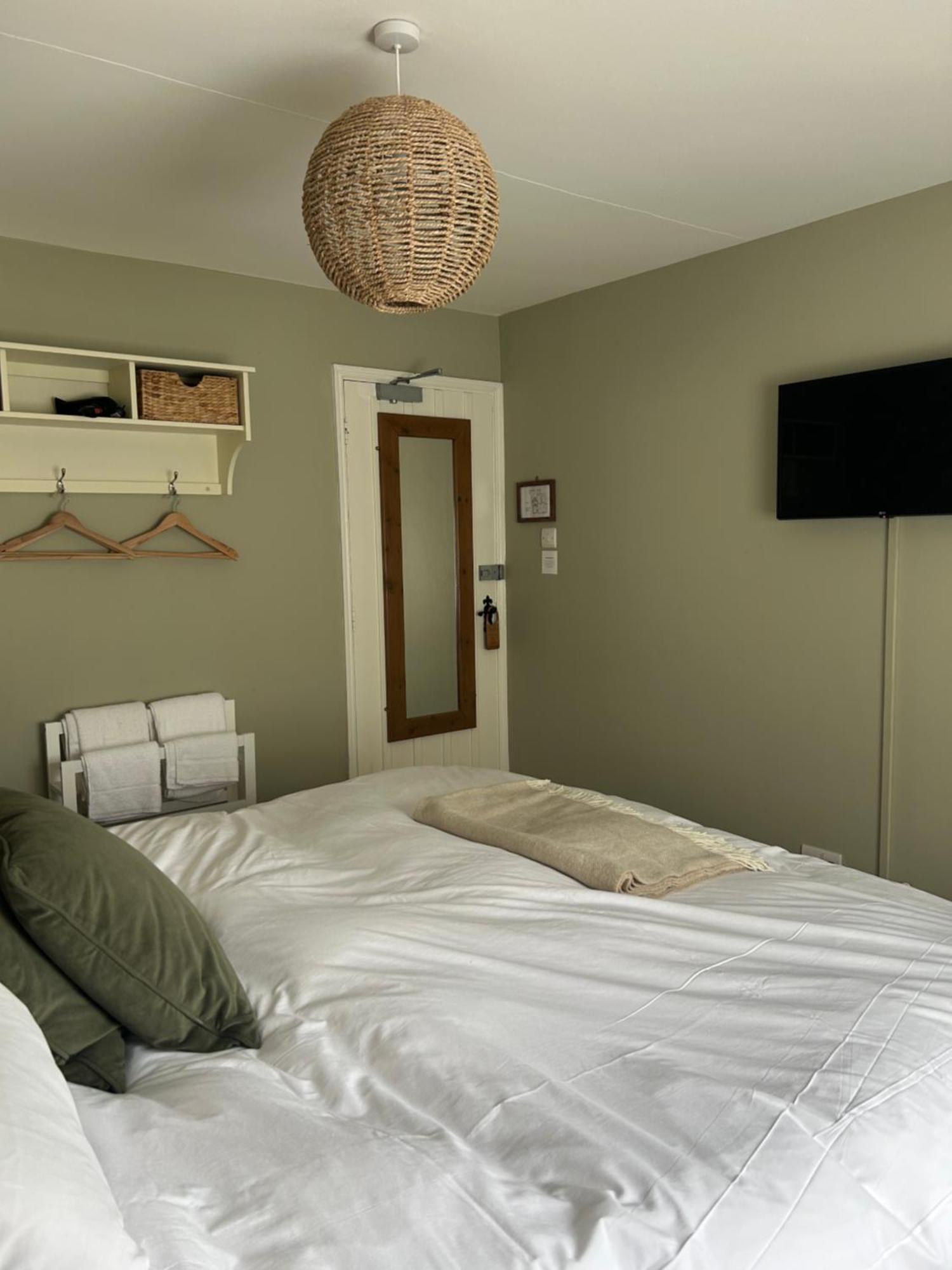 The White Horse Hotel ฟาเวอร์แชม ภายนอก รูปภาพ