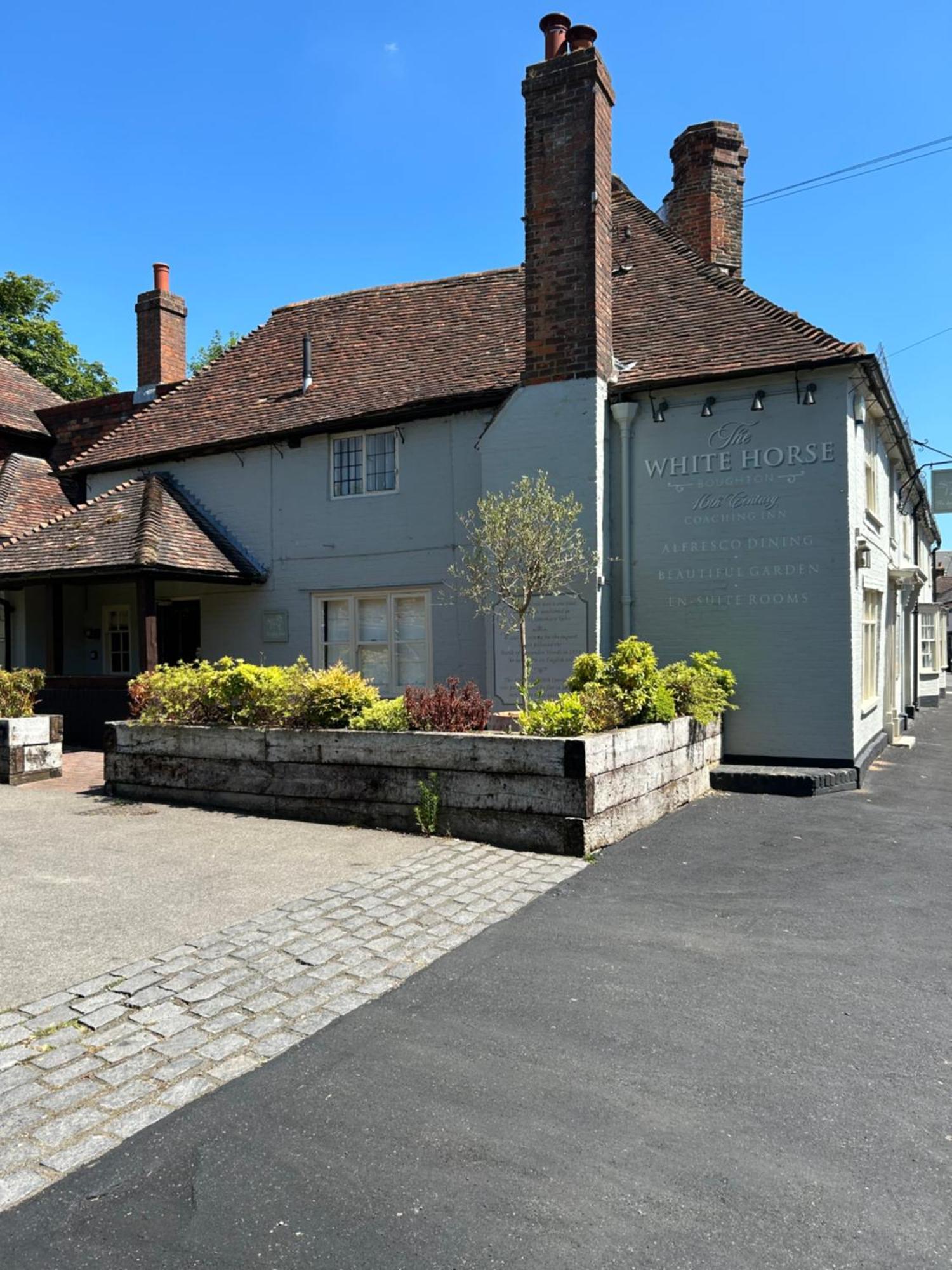 The White Horse Hotel ฟาเวอร์แชม ภายนอก รูปภาพ