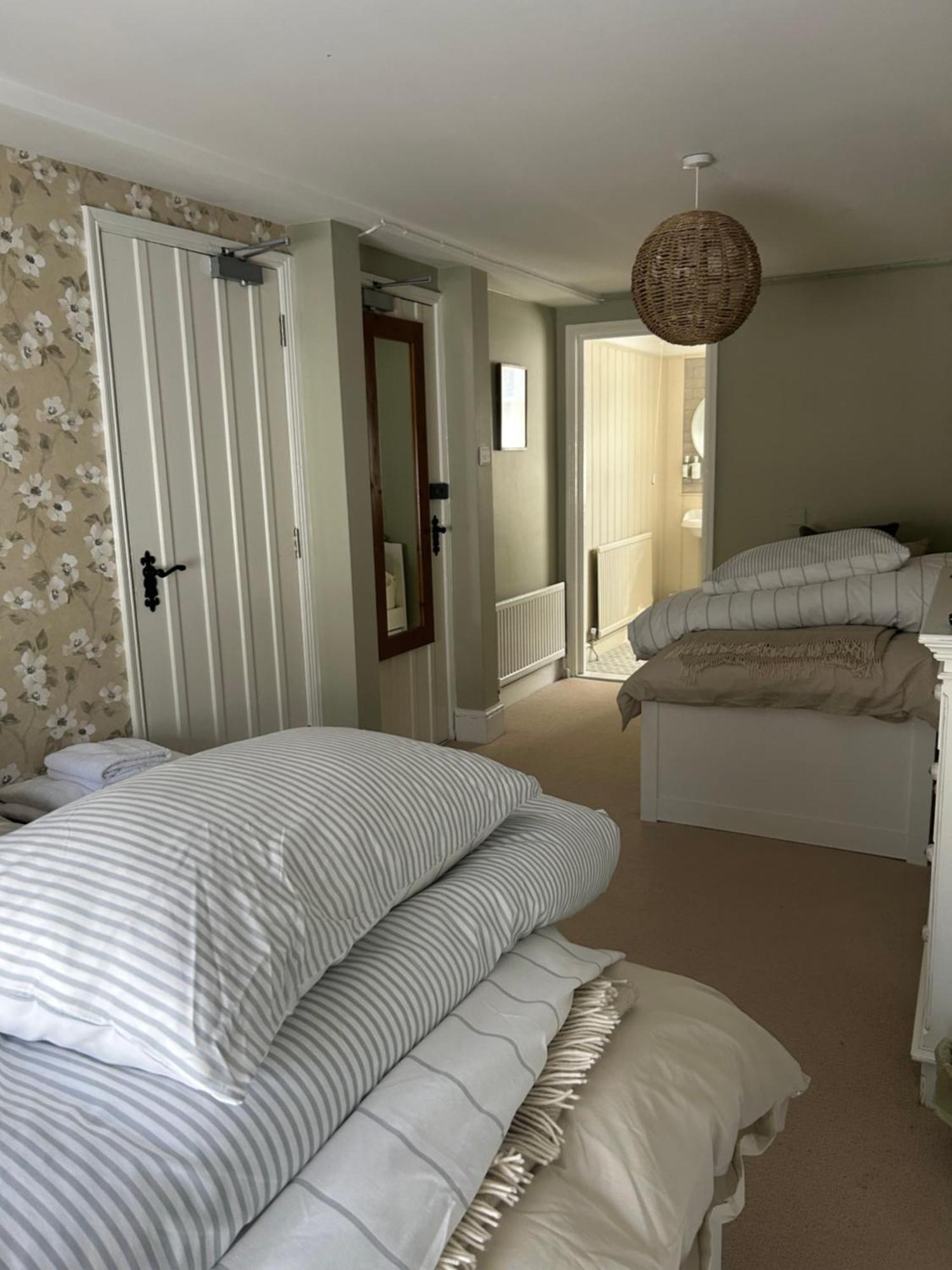 The White Horse Hotel ฟาเวอร์แชม ภายนอก รูปภาพ