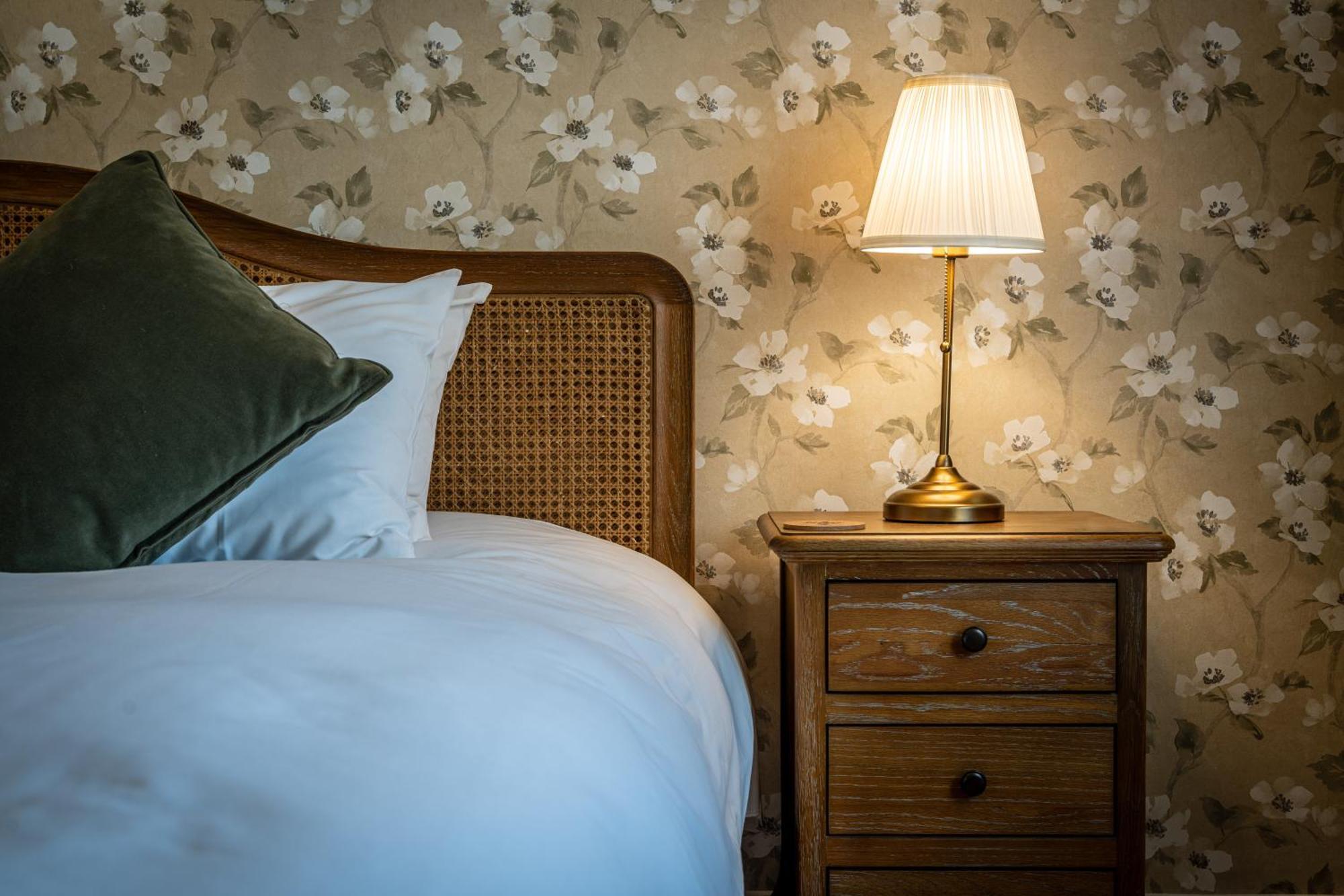 The White Horse Hotel ฟาเวอร์แชม ภายนอก รูปภาพ