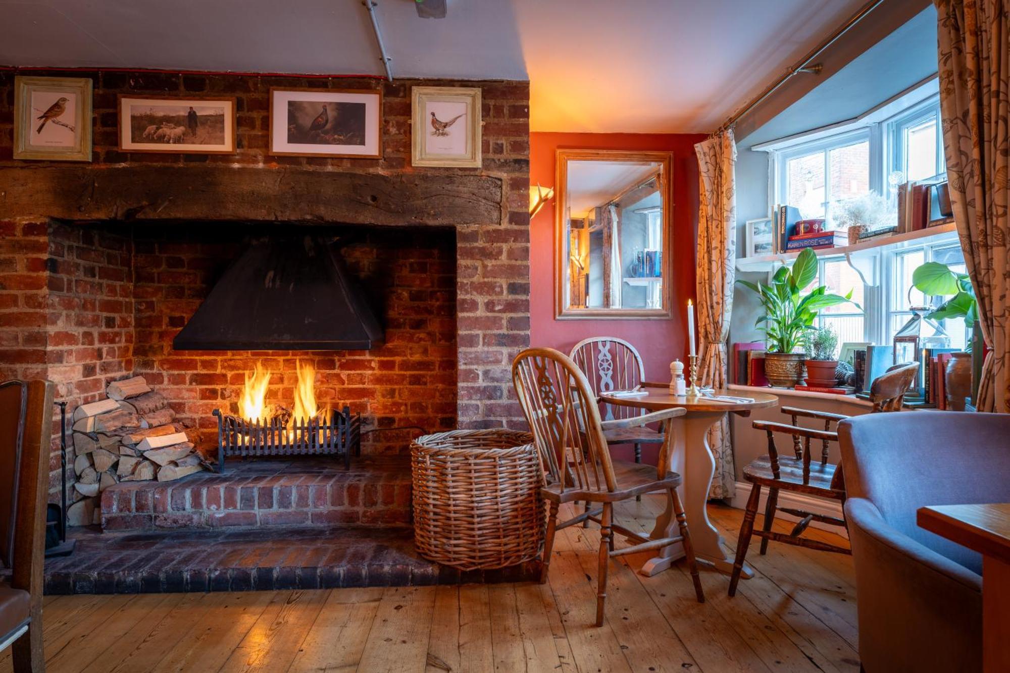 The White Horse Hotel ฟาเวอร์แชม ภายนอก รูปภาพ