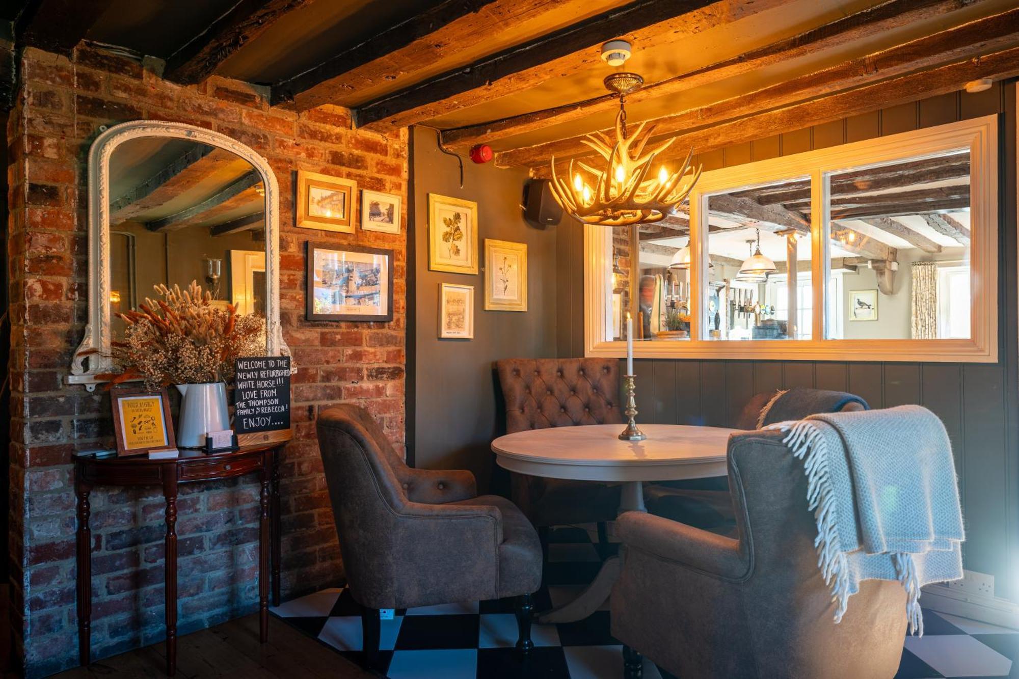 The White Horse Hotel ฟาเวอร์แชม ภายนอก รูปภาพ