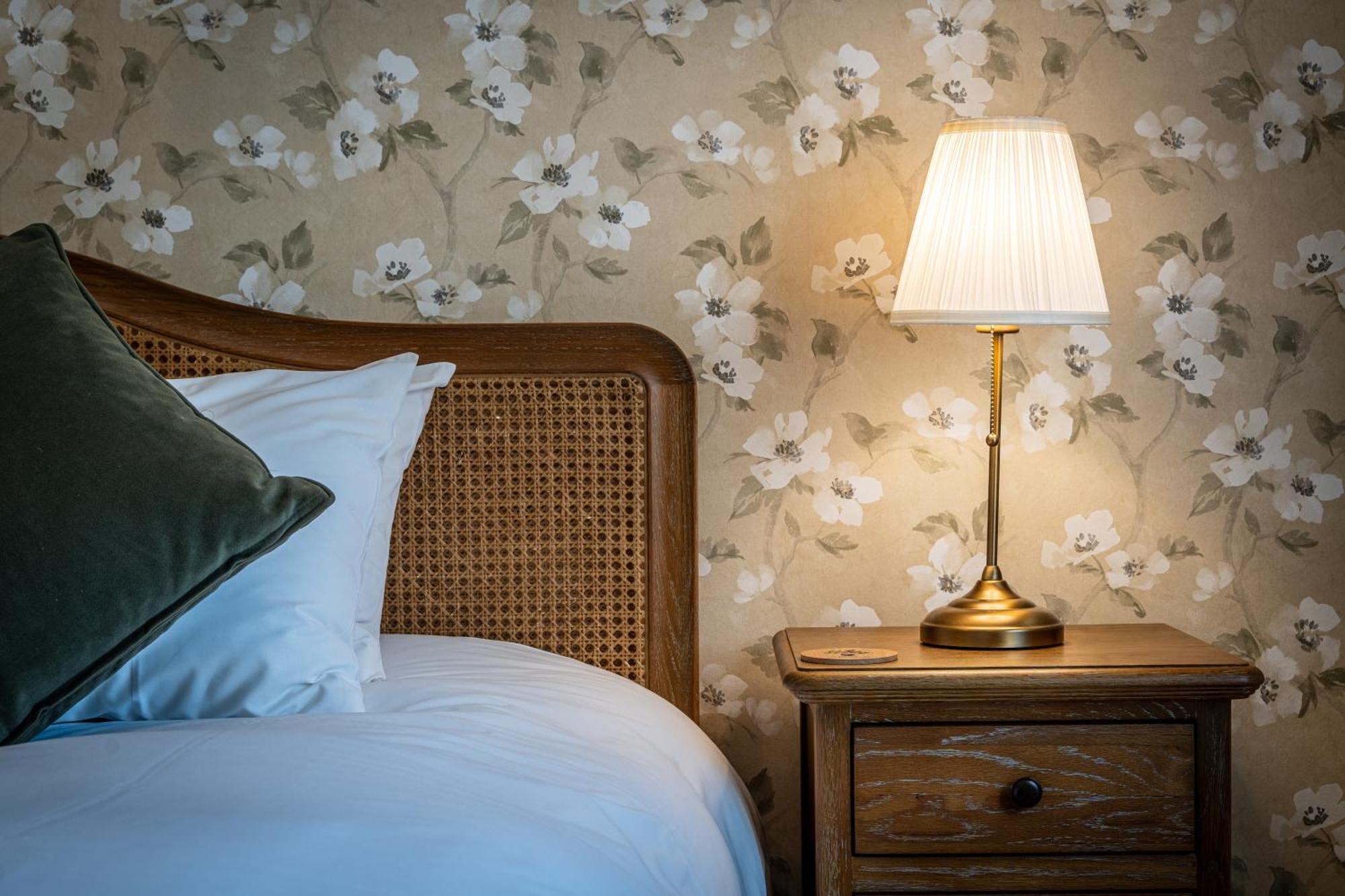 The White Horse Hotel ฟาเวอร์แชม ภายนอก รูปภาพ