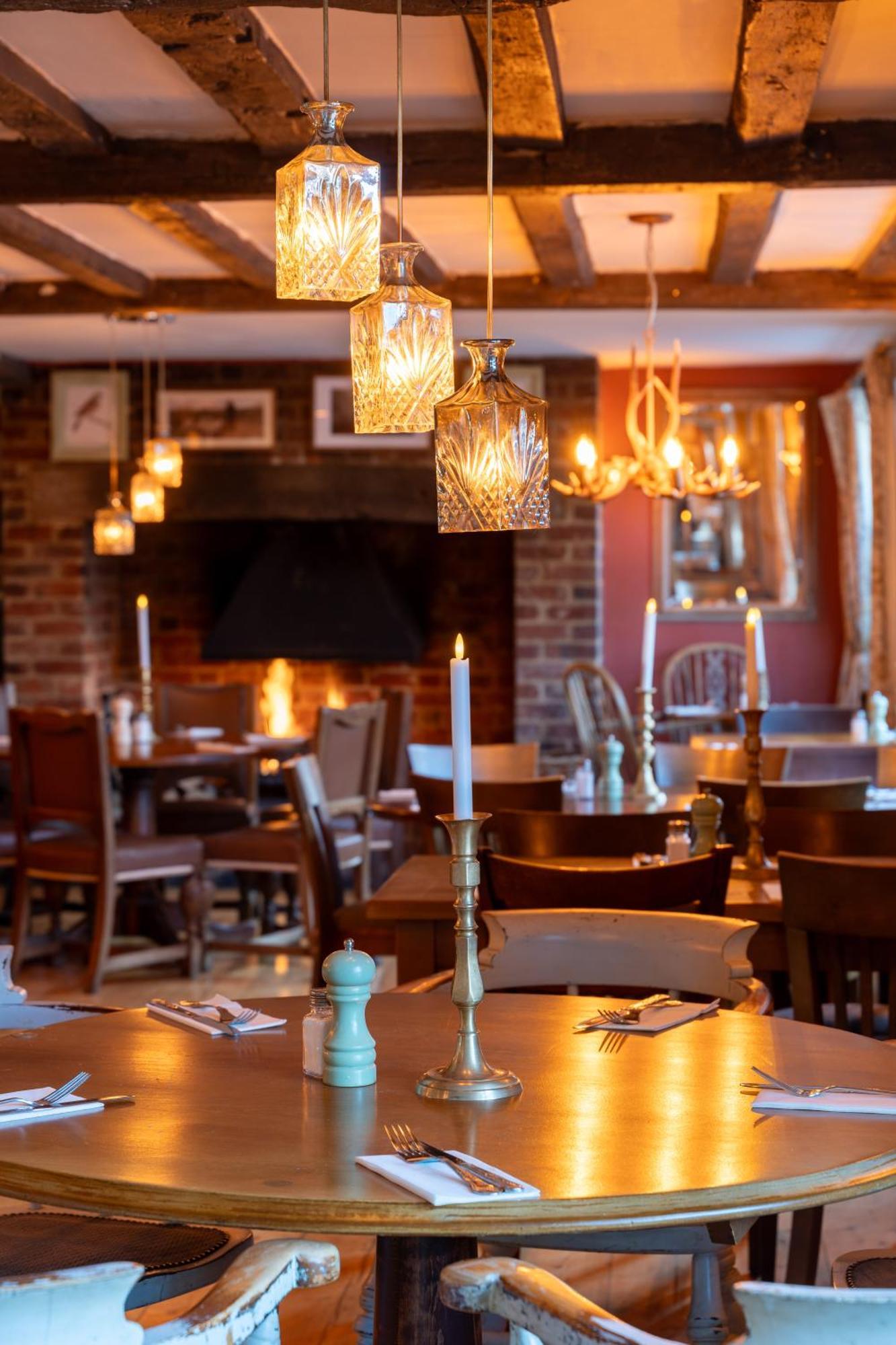 The White Horse Hotel ฟาเวอร์แชม ภายนอก รูปภาพ