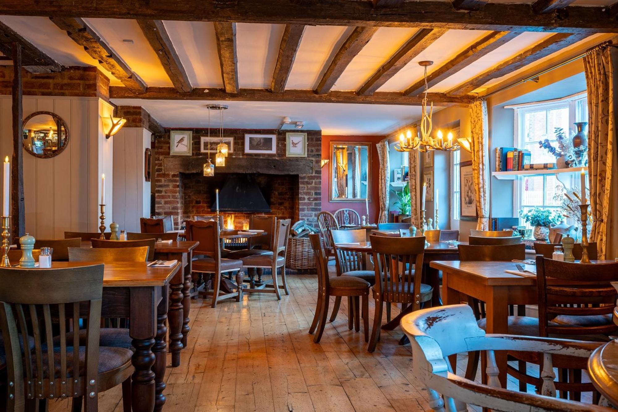 The White Horse Hotel ฟาเวอร์แชม ภายนอก รูปภาพ