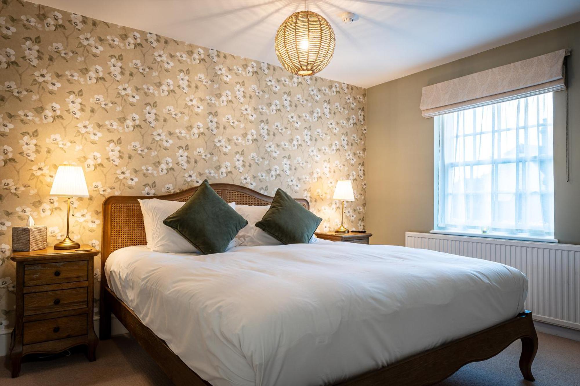 The White Horse Hotel ฟาเวอร์แชม ภายนอก รูปภาพ