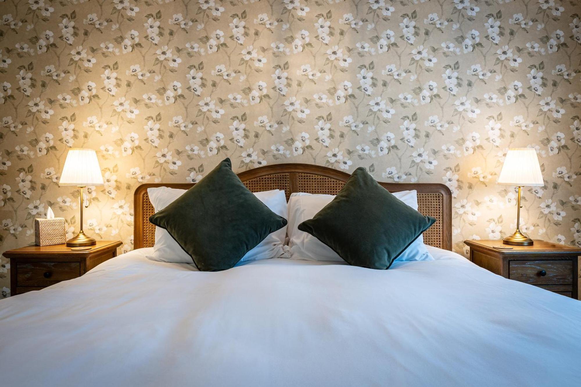 The White Horse Hotel ฟาเวอร์แชม ภายนอก รูปภาพ