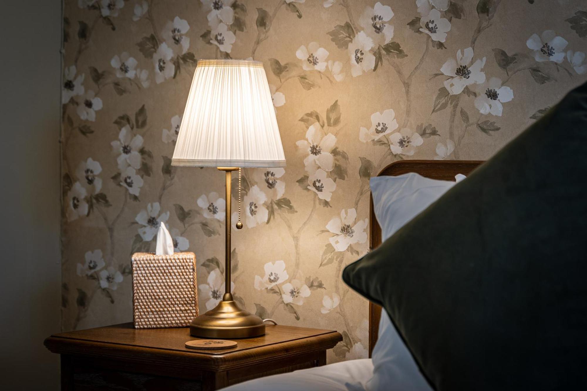 The White Horse Hotel ฟาเวอร์แชม ภายนอก รูปภาพ