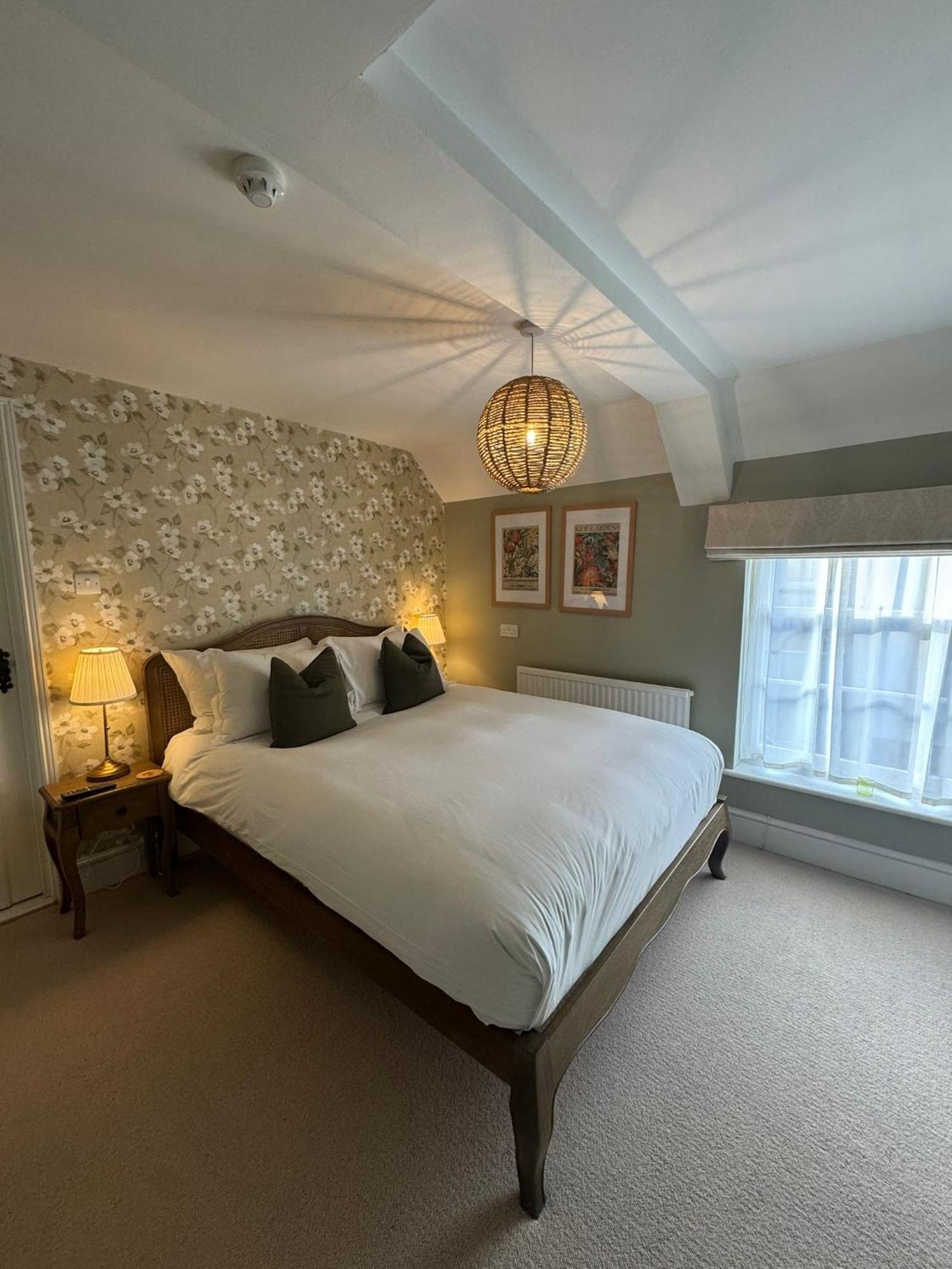 The White Horse Hotel ฟาเวอร์แชม ภายนอก รูปภาพ