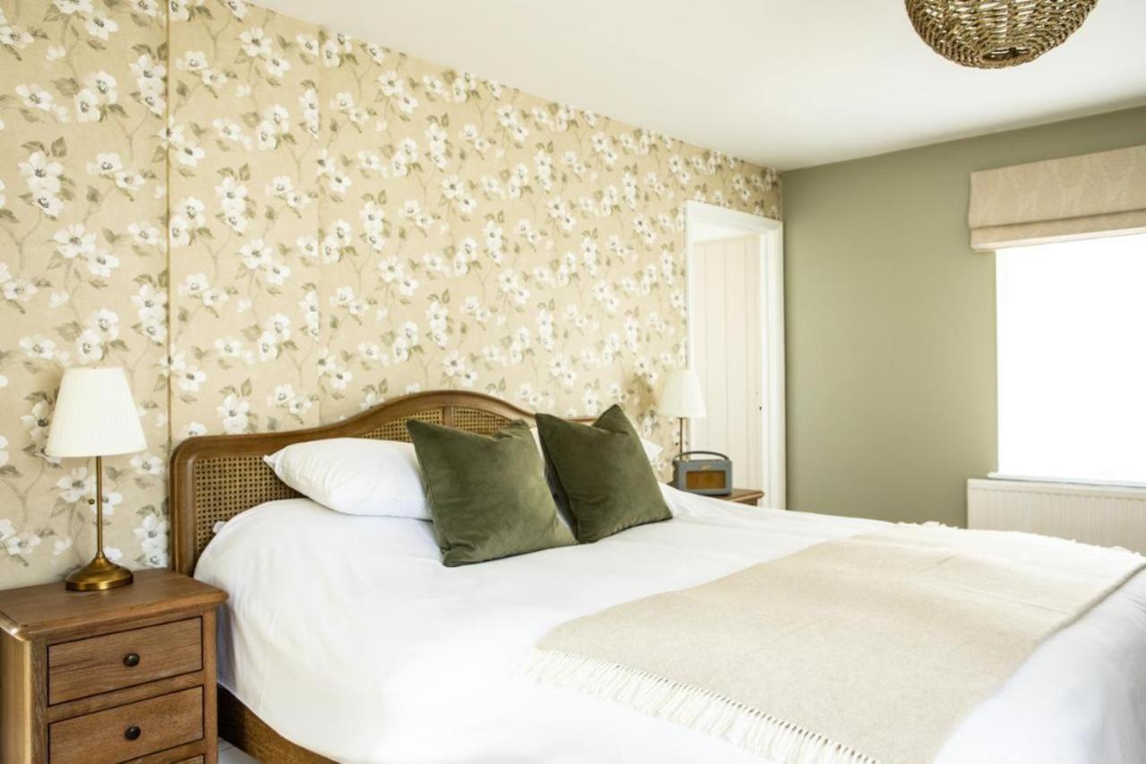 The White Horse Hotel ฟาเวอร์แชม ภายนอก รูปภาพ
